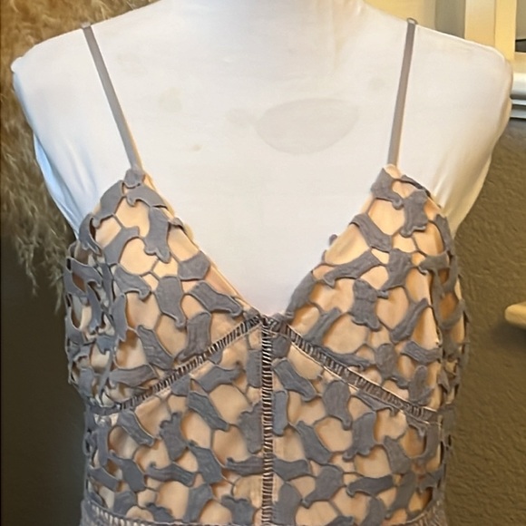 ELLIATT Lace Midi Dress V Neck Spaghetti Straps Size Large - Picture 3 of 8